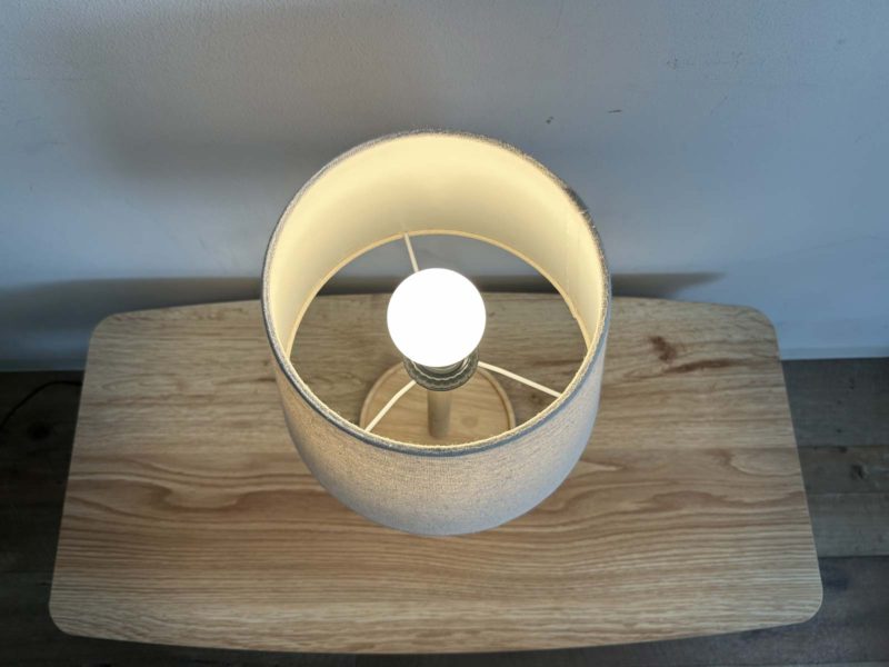 ベットサイドライトを真上から撮影