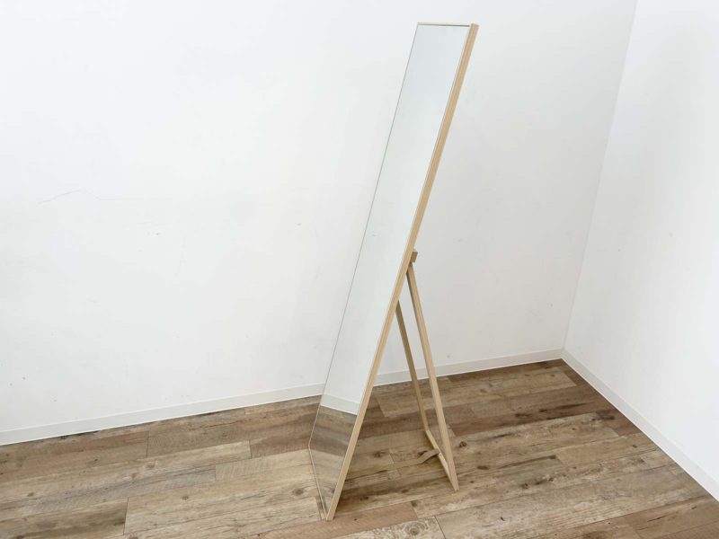 横から撮影した姿鏡