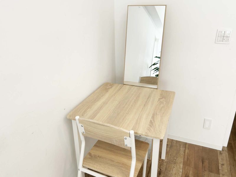 控室利用での姿鏡の置き方の一例