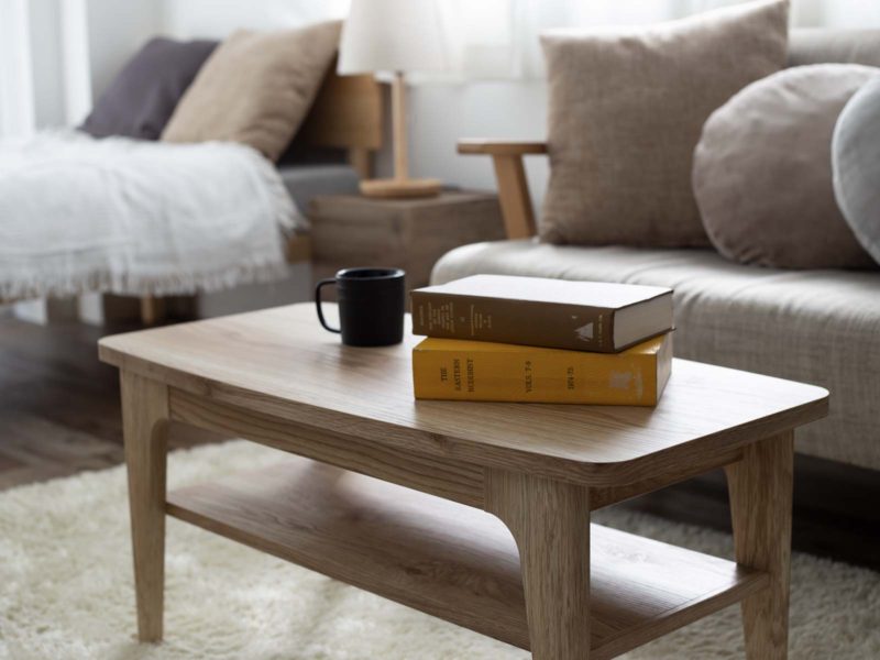 スタジオ内にある本やマグカップなどの別の備品と組み合わせても相性抜群